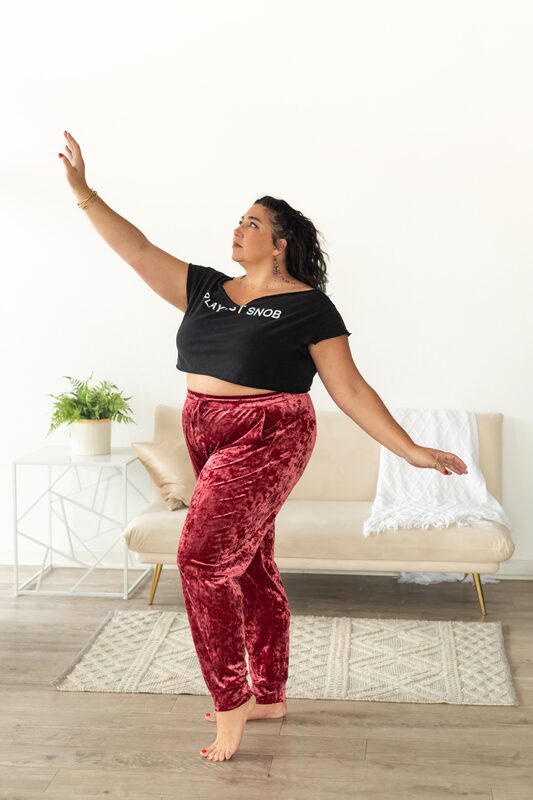 Alexandria mid-lift, arms open, one leg raised